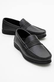 Loafer Ayakkabı: Rahatlık ve Şıklığı Birleştirme Sanatı